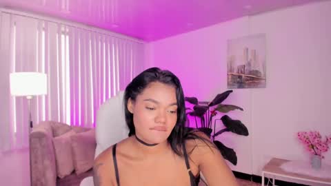 Snapshot of madisson_davon chatting on 5, 1, 2025 Madisson Davon online show from 5, 1, 2025