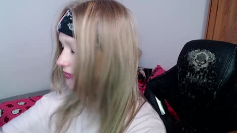 Magdalene Swaggy online show from 7, 2, 2025