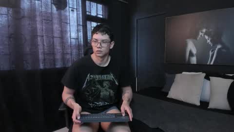 Snapshot of magic_boy01 chatting on 8, 10, 2025 Damian Rivers online show from 8, 10, 2025