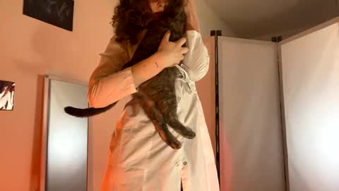 Mikky or Moon online show from 26, 1, 2025