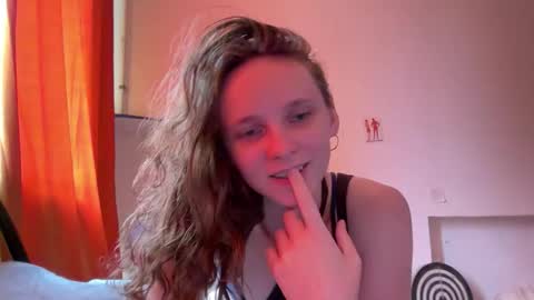 Mikky or Moon online show from 18, 9, 2025