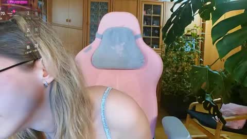 Nicole online show from 12, 2, 2025