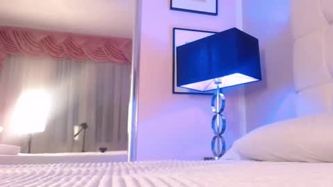 Maia Reficco online show from 4, 3, 2026