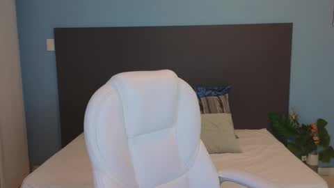 Maiaa Ruiz  online show from 3, 2, 2025