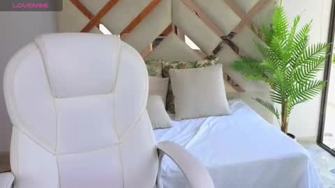 Maiaa Ruiz  online show from 8, 3, 2025