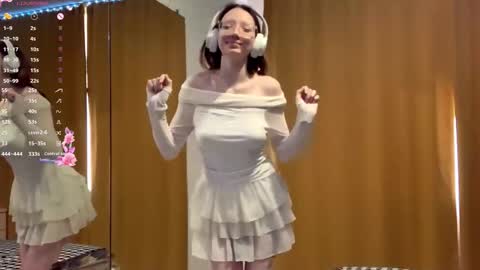 Elina online show from 4, 10, 2025