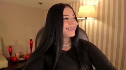 Snapshot of maiiitee_ chatting on 14, 11, 2025 Mait online show from 14, 11, 2025