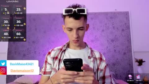 Maison Davis online show from 10, 2, 2025