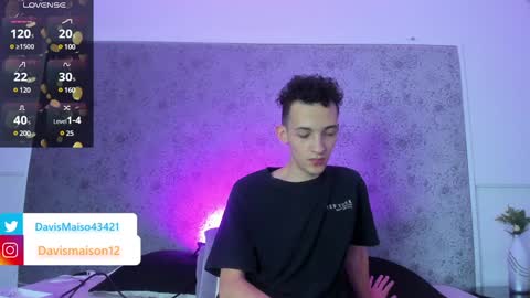 Maison Davis online show from 26, 2, 2025