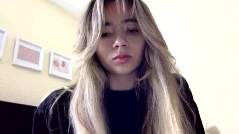 majo_gomezz online show from 4, 4, 2026