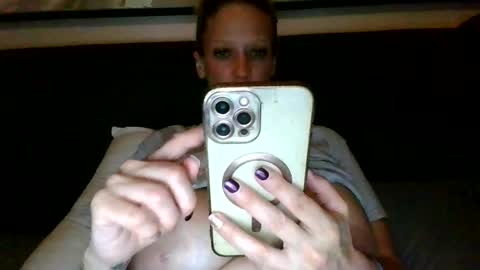 Snapshot of malibumelons chatting on 8, 1, 2026 malibumelons online show from 8, 1, 2026