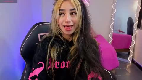 Malory  online show from 15, 9, 2025