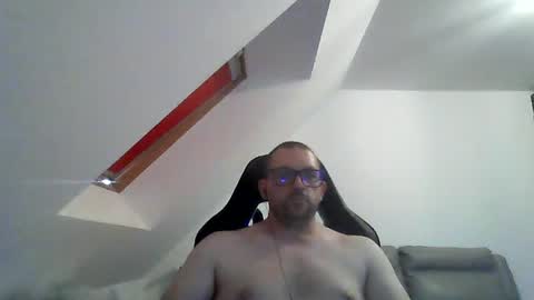 Snapshot of malou2927 chatting on 5, 7, 2026 breton online show from 5, 7, 2026