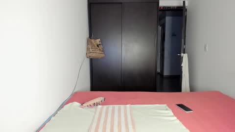 instagram  nueela   online show from 11, 1, 2025