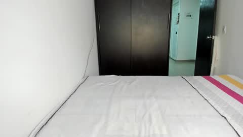 instagram  nueela   online show from 16, 2, 2025