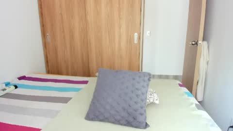 instagram  nueela   online show from 28, 4, 2026