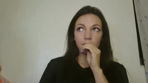 Deja  Jonjon online show from 6, 12, 2024