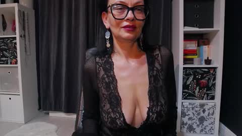 Snapshot of mamasitasexy79 chatting on 22, 11, 2025 ioana love online show from 22, 11, 2025