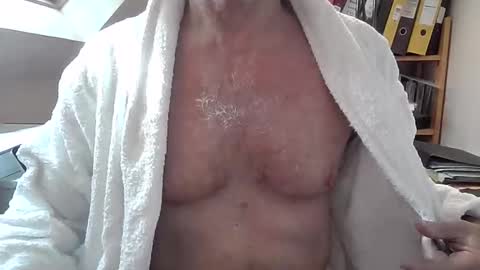 manbitcher online show from 10, 3, 2026