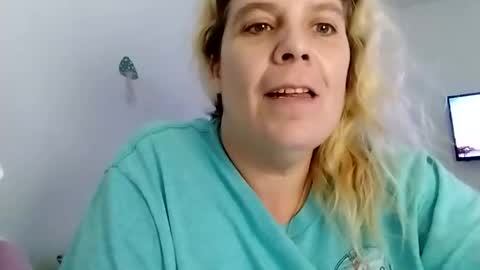 Snapshot of mandilube39 chatting on 6, 1, 2025 mindy22 online show from 6, 1, 2025