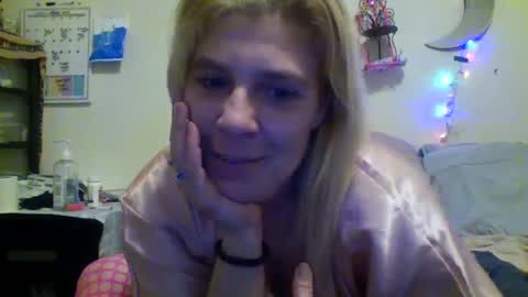 Snapshot of mandilube39 chatting on 2, 2, 2025 mindy22 online show from 2, 2, 2025