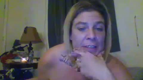 Snapshot of mandilube39 chatting on 15, 10, 2025 mindy22 online show from 15, 10, 2025