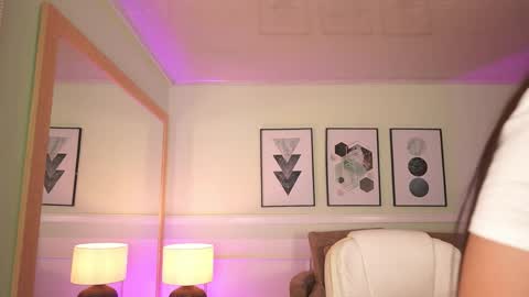 Mandy Collins online show from 4, 4, 2026