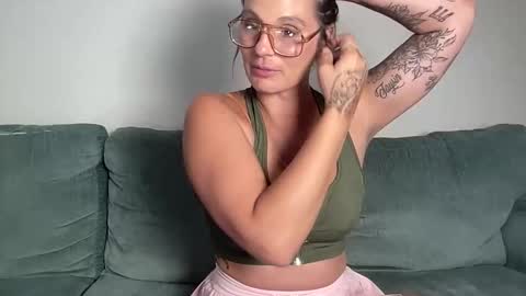 Snapshot of mandyrheaa chatting on 22, 10, 2025 Mandy online show from 22, 10, 2025