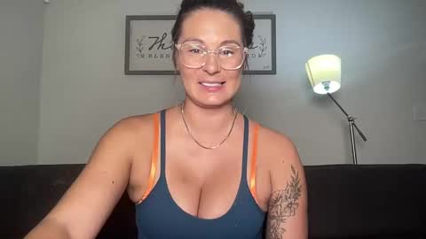 Snapshot of mandyrheaa chatting on 10, 11, 2025 Mandy online show from 10, 11, 2025