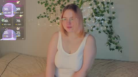 Snapshot of manic_pixie_ chatting on 11, 9, 2025 manic_pixie_ online show from 11, 9, 2025