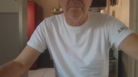 Snapshot of manngrossbite chatting on 6, 2, 2025 manngrossbite online show from 6, 2, 2025