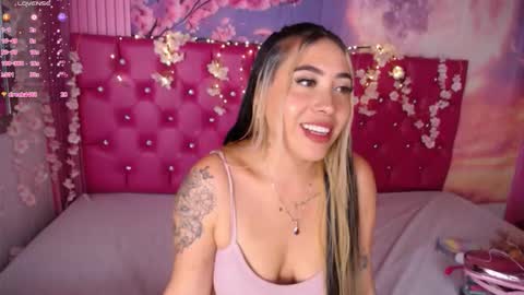 Snapshot of manuelaveelez chatting on 10, 10, 2025 Manuela online show from 10, 10, 2025