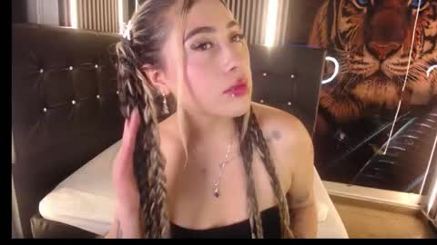 Snapshot of manuelaveelez chatting on 5, 11, 2025 Manuela online show from 5, 11, 2025