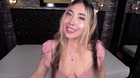 Snapshot of manuelaveelez chatting on 6, 11, 2025 Manuela online show from 6, 11, 2025