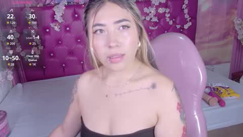 Snapshot of manuelaveelez chatting on 16, 11, 2025 Manuela online show from 16, 11, 2025