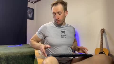 Snapshot of marc105100 chatting on 28, 4, 2026 alex marvelxx online show from 28, 4, 2026