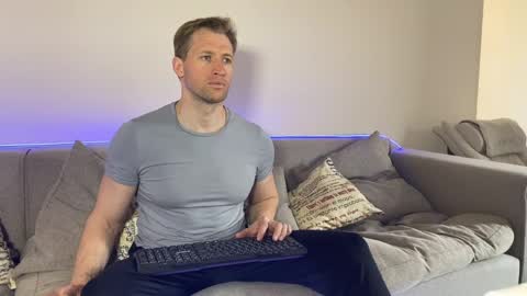 Snapshot of marc105100 chatting on 29, 4, 2026 alex marvelxx online show from 29, 4, 2026