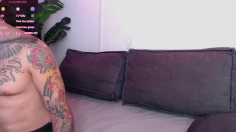 marco_allison43 online show from 20, 4, 2026