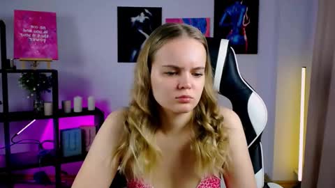 Snapshot of margoblonde chatting on 8, 11, 2025 margoblonde online show from 8, 11, 2025