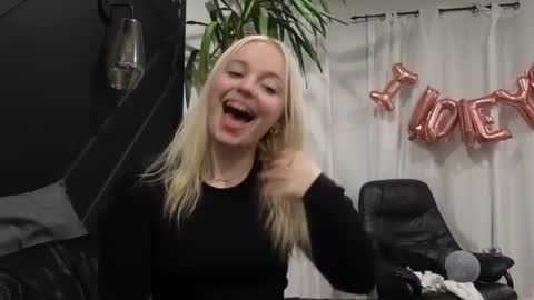 Snapshot of margot_robbie7 chatting on 16, 2, 2025 margot_robbie7 online show from 16, 2, 2025