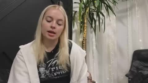 Snapshot of margot_robbie7 chatting on 17, 2, 2025 margot_robbie7 online show from 17, 2, 2025