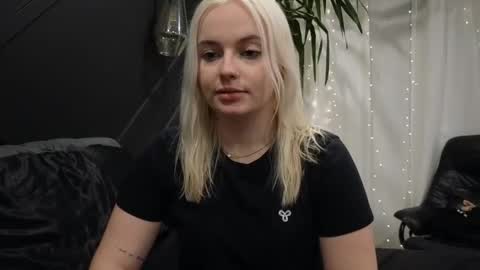 Snapshot of margot_robbie7 chatting on 6, 3, 2025 margot_robbie7 online show from 6, 3, 2025