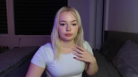 Snapshot of margot_robbie7 chatting on 8, 10, 2025 margot_robbie7 online show from 8, 10, 2025