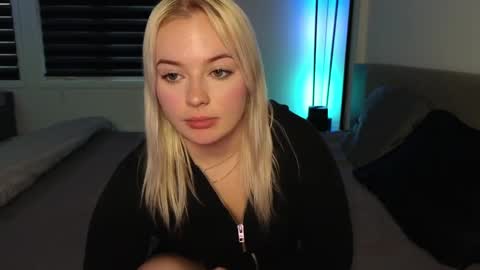 Snapshot of margot_robbie7 chatting on 23, 10, 2025 margot_robbie7 online show from 23, 10, 2025