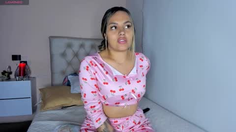 Snapshot of mariana__roe chatting on 26, 11, 2025 Mariana Roe online show from 26, 11, 2025