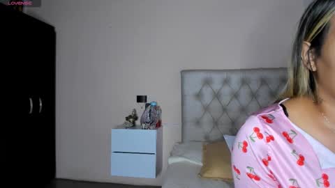 Snapshot of mariana__roe chatting on 2, 12, 2025 Mariana Roe online show from 2, 12, 2025