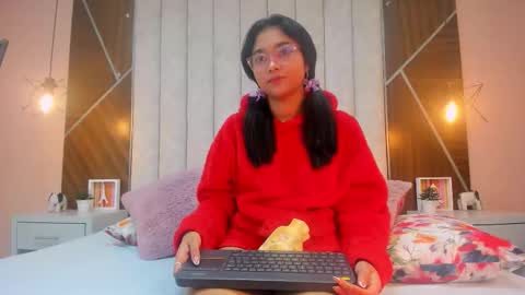 Mariana  online show from 10, 11, 2025