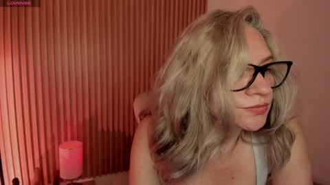 Marian Love  online show from 30, 1, 2025