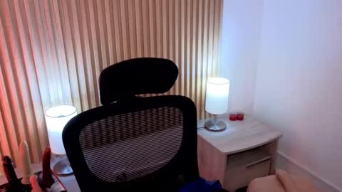 Marian Love  online show from 12, 11, 2025