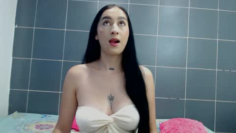 Snapshot of marianngell chatting on 23, 10, 2025 Mariangel online show from 23, 10, 2025